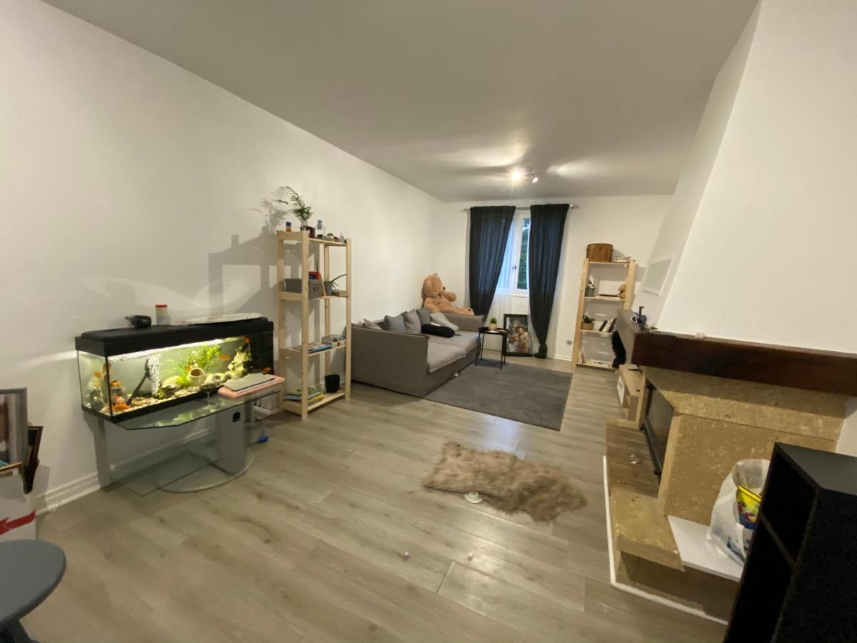 Bedroom In A House/ Chambre Dans Une Maison 에피네이쉬르오르그 외부 사진