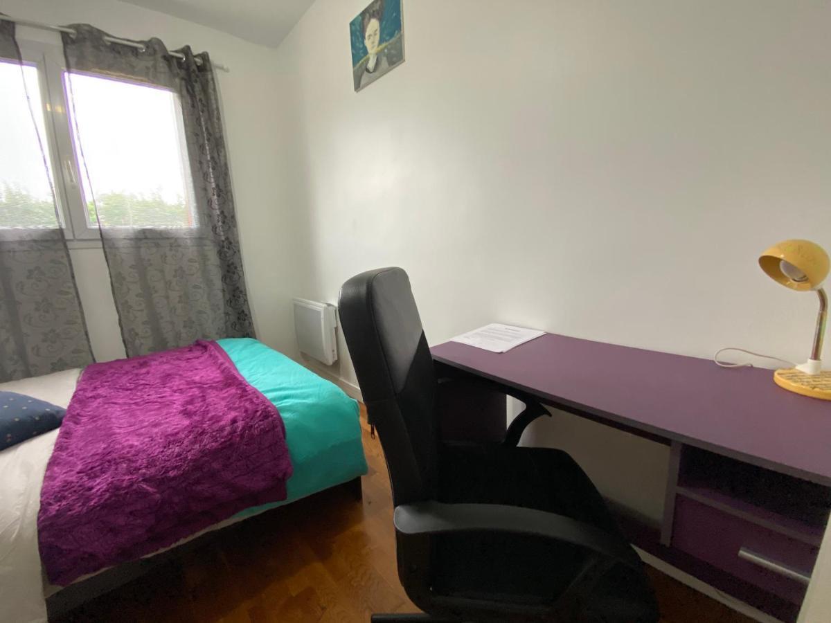 Bedroom In A House/ Chambre Dans Une Maison 에피네이쉬르오르그 외부 사진